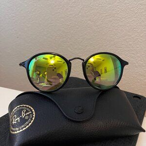 Ray-Ban Round Fleck Sunglasses – Shiny Black / Mirror Gradient (RB2447F 901/4J)